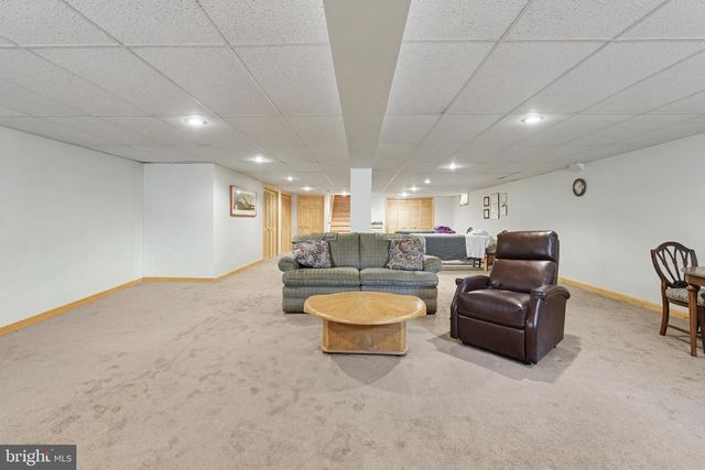 2048 BUSTLETON RD, Burlington, NJ 08016