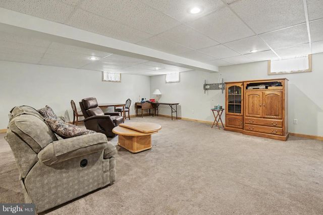 2048 BUSTLETON RD, Burlington, NJ 08016