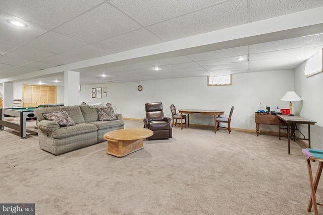 2048 BUSTLETON RD, Burlington, NJ 08016