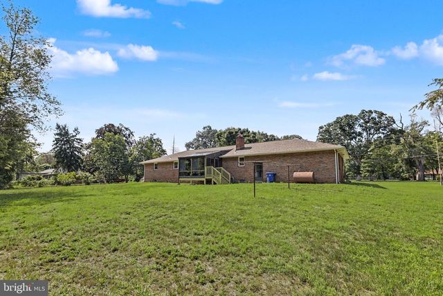 2048 BUSTLETON RD, Burlington, NJ 08016