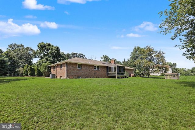 2048 BUSTLETON RD, Burlington, NJ 08016