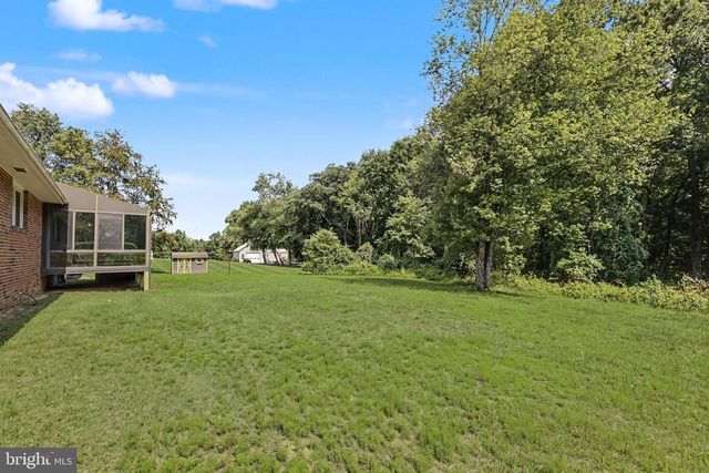 2048 BUSTLETON RD, Burlington, NJ 08016
