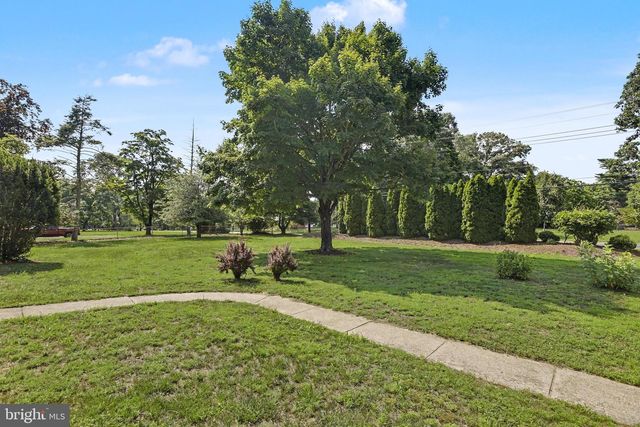 2048 BUSTLETON RD, Burlington, NJ 08016