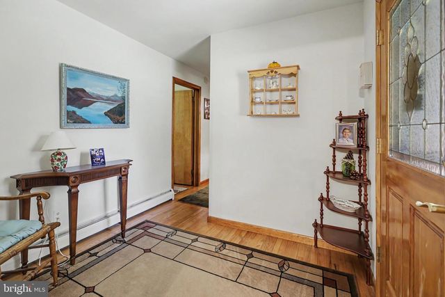2048 BUSTLETON RD, Burlington, NJ 08016