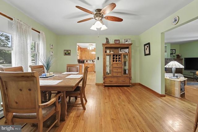 2048 BUSTLETON RD, Burlington, NJ 08016