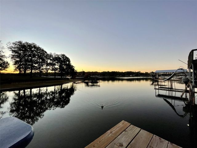 202 Sunray Street, Mabank, TX 75156