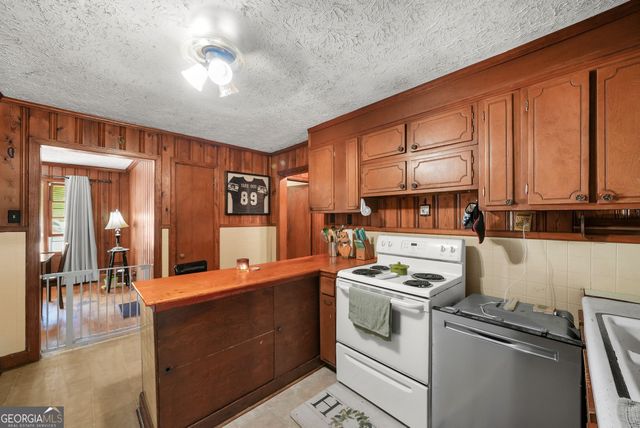 195 Hood Avenue, Fayetteville, GA 30214