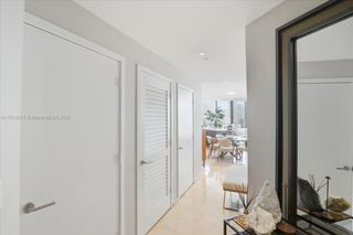 88 SW 7th St 1111, Miami, FL 33130