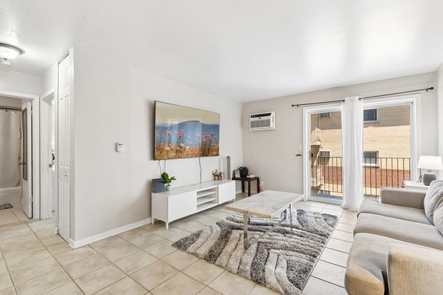7449 Washington Street 403, Forest Park, IL 60130