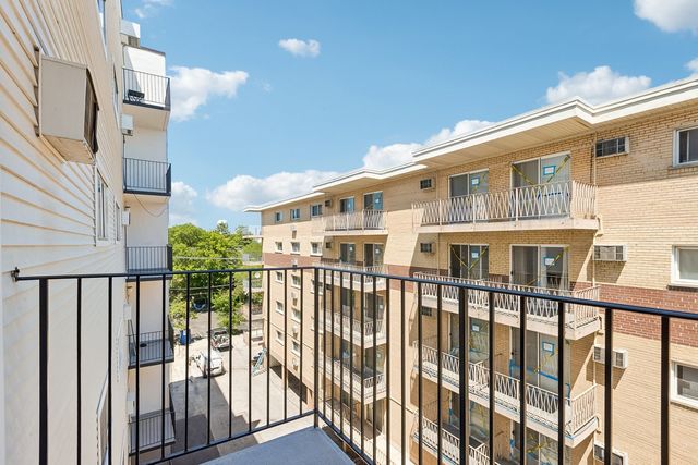 7449 Washington Street 403, Forest Park, IL 60130