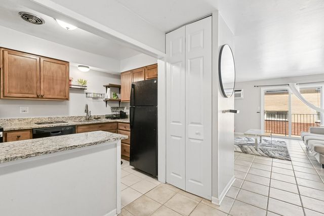 7449 Washington Street 403, Forest Park, IL 60130