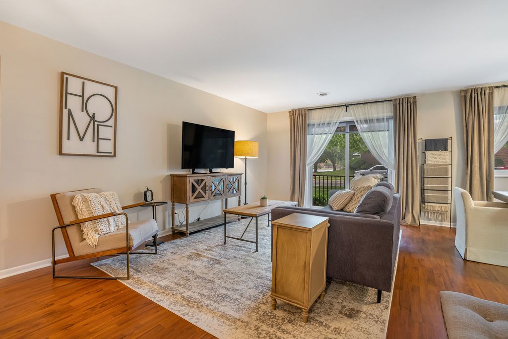 9661 S Karlov Avenue 102, Oak Lawn, IL 60453 — photo 2