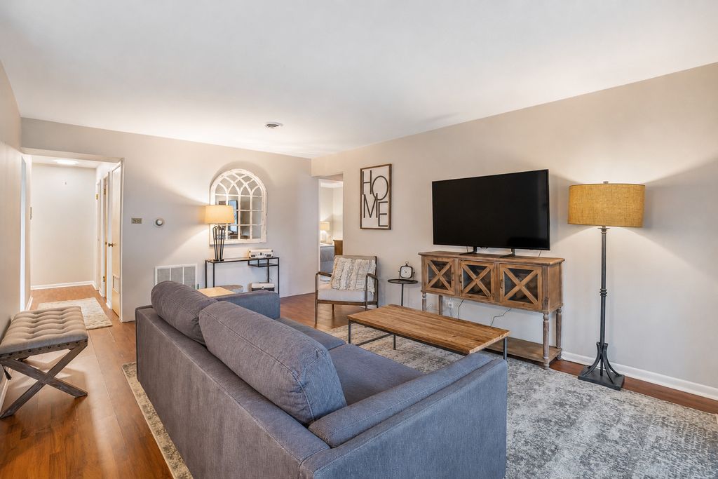 9661 S Karlov Avenue 102, Oak Lawn, IL 60453 — photo 3