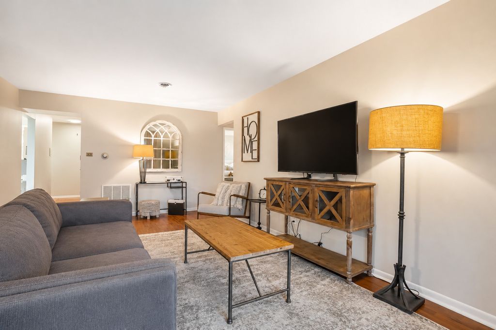 9661 S Karlov Avenue 102, Oak Lawn, IL 60453 — photo 5