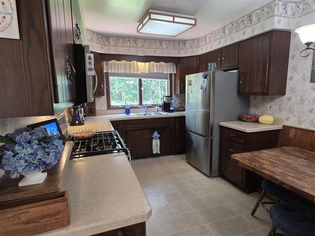 5163 Burning Tree Road, Kalamazoo, MI 49009