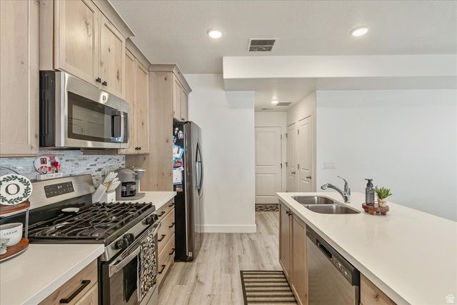 4252 W ANASAZI PARK CT, Riverton, UT 84096