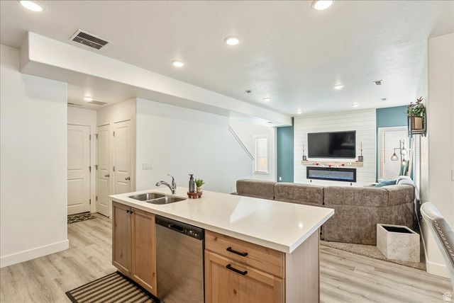 4252 W ANASAZI PARK CT, Riverton, UT 84096