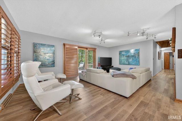 2160 S Ridgeview Road, Logansport, IN 46947