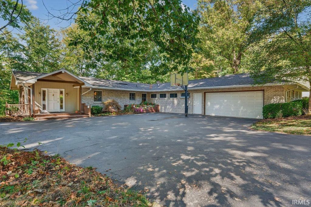2160 S Ridgeview Road, Logansport, IN 46947