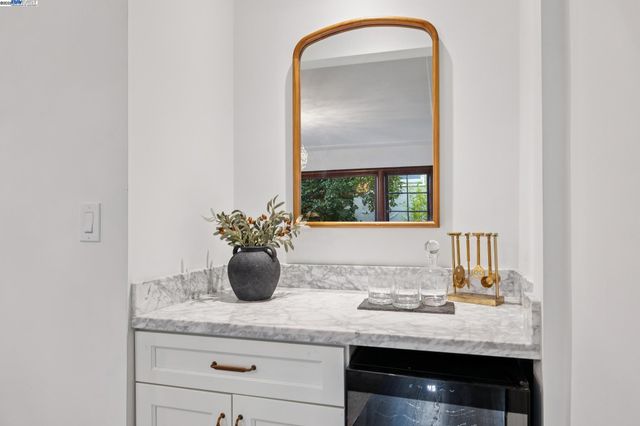 1728 Cambridge Dr, Alameda, CA 94501