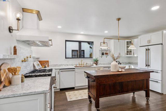 1728 Cambridge Dr, Alameda, CA 94501