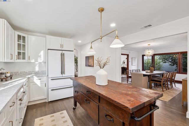 1728 Cambridge Dr, Alameda, CA 94501