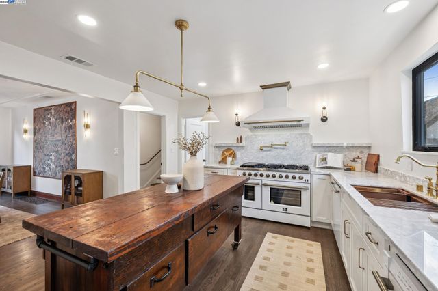 1728 Cambridge Dr, Alameda, CA 94501