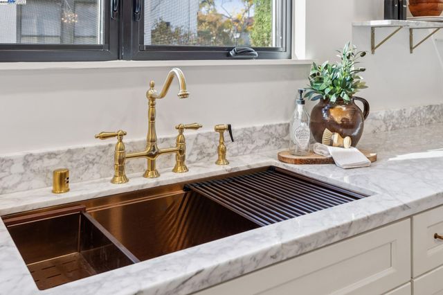 1728 Cambridge Dr, Alameda, CA 94501