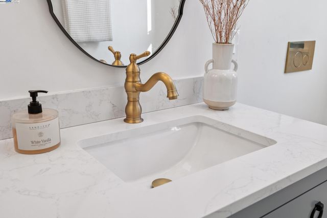 1728 Cambridge Dr, Alameda, CA 94501