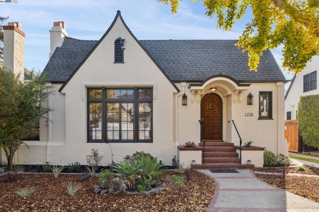 1728 Cambridge Dr, Alameda, CA 94501