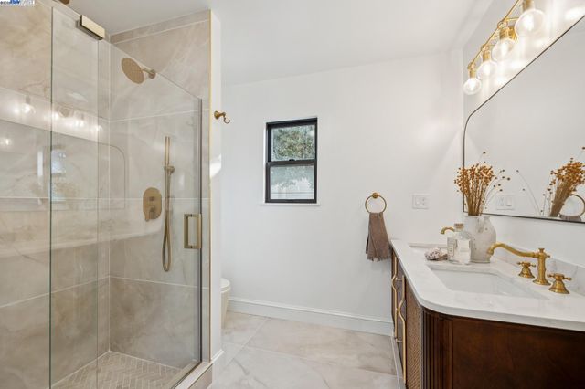 1728 Cambridge Dr, Alameda, CA 94501