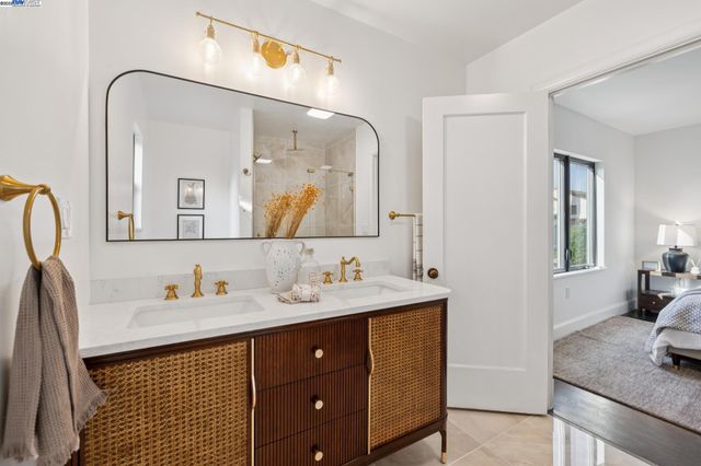 1728 Cambridge Dr, Alameda, CA 94501