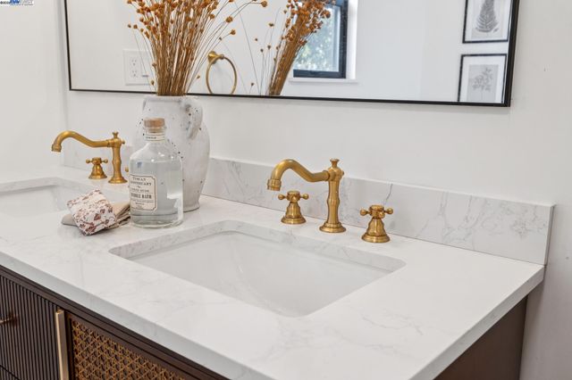 1728 Cambridge Dr, Alameda, CA 94501