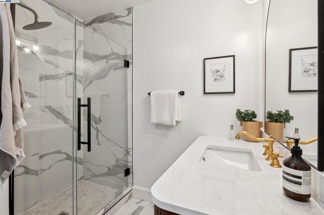 1728 Cambridge Dr, Alameda, CA 94501