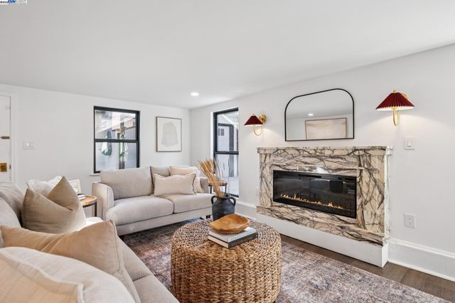 1728 Cambridge Dr, Alameda, CA 94501