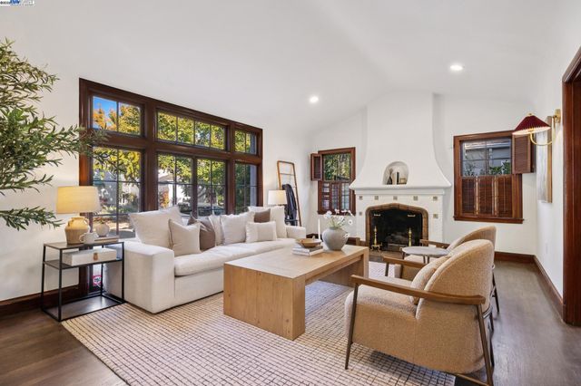 1728 Cambridge Dr, Alameda, CA 94501