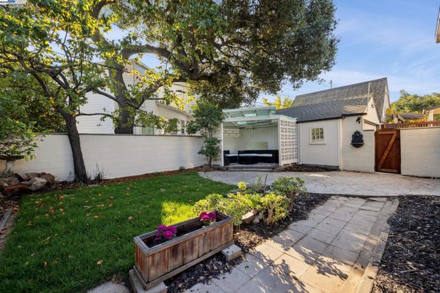 1728 Cambridge Dr, Alameda, CA 94501