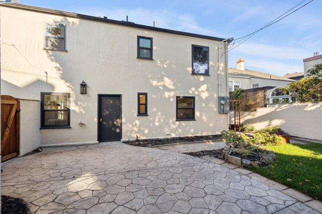 1728 Cambridge Dr, Alameda, CA 94501