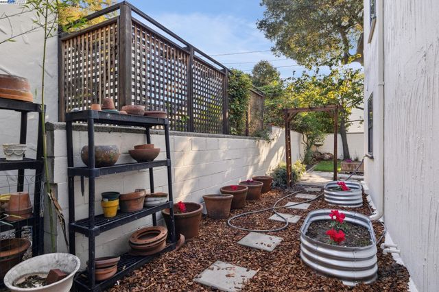 1728 Cambridge Dr, Alameda, CA 94501