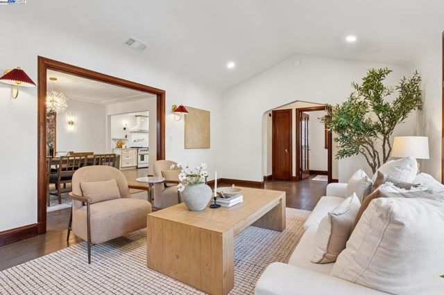 1728 Cambridge Dr, Alameda, CA 94501