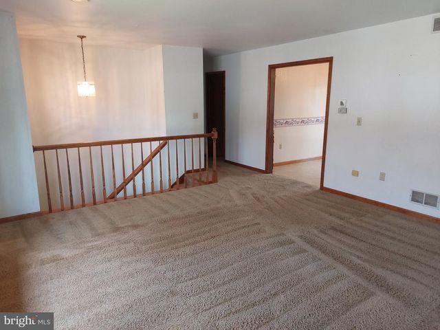 912 POPLAR LN, Lebanon, PA 17046