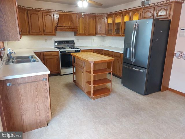 912 POPLAR LN, Lebanon, PA 17046