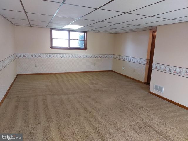 912 POPLAR LN, Lebanon, PA 17046