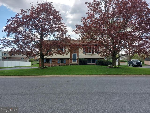 912 POPLAR LN, Lebanon, PA 17046