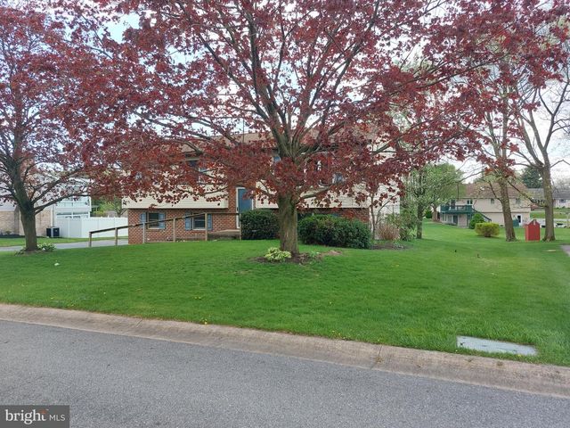 912 POPLAR LN, Lebanon, PA 17046
