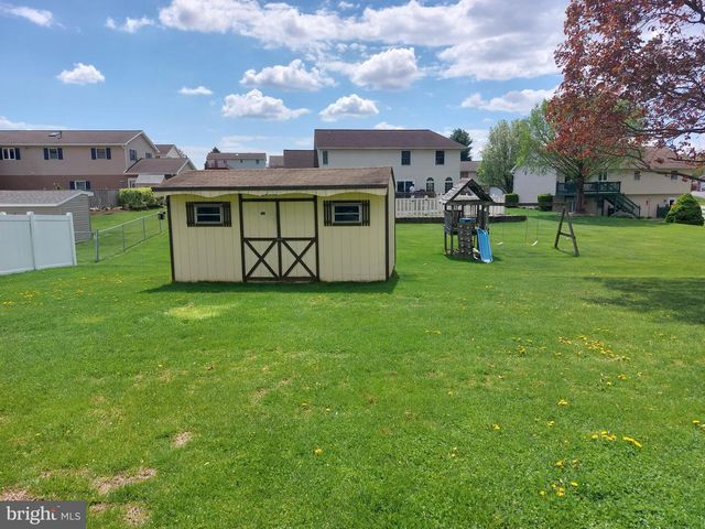 912 POPLAR LN, Lebanon, PA 17046