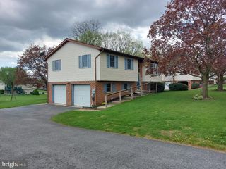 912 POPLAR LN, Lebanon, PA 17046