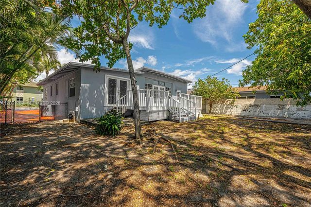 1777 N 17th Ct, Hollywood, FL 33020