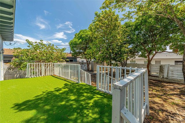 1777 N 17th Ct, Hollywood, FL 33020