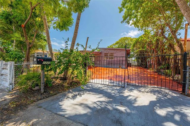 1777 N 17th Ct, Hollywood, FL 33020